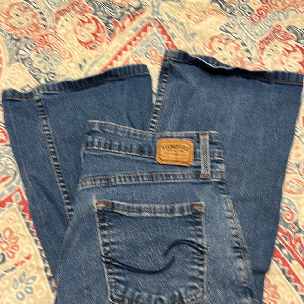 Signature by Levi jeans misses sz 8 medium at waist boot cut